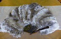 Fächer aus Straußenfedern, datiert 1889