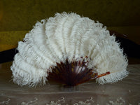 Kleiner Hochzeitsfächer aus Straußenfedern, ca. 1895