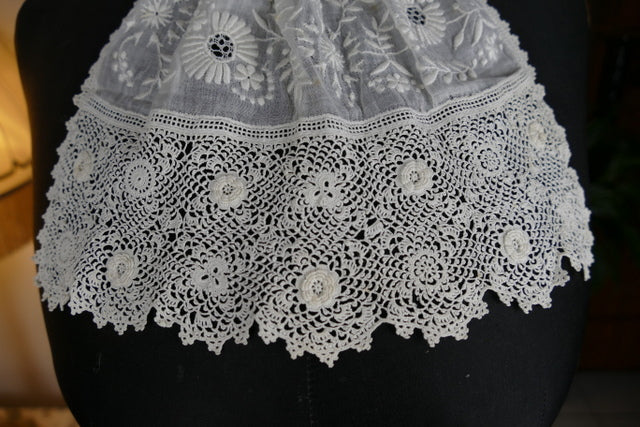 Antique Irish lace jabot with embroidered white muslin, early 20th century, delicate lace border
