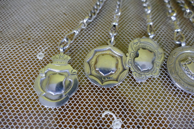 Chatelaine-Brosche, 1902-1964
