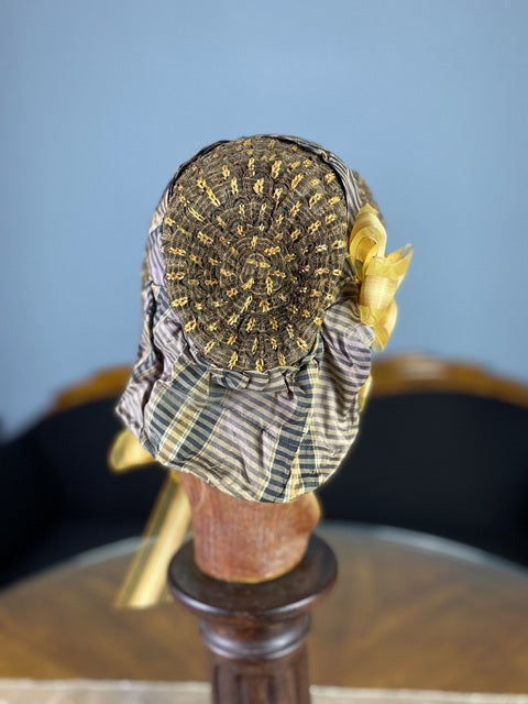 Haube mit gelbem Band, ca. 1860