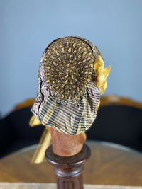 Haube mit gelbem Band, ca. 1860