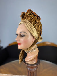 Bestickte Samthaube, ca. 1884