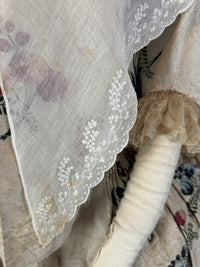 Rokokodamen-Musselin-Fichu-Schal, England, ca. 1785–1790