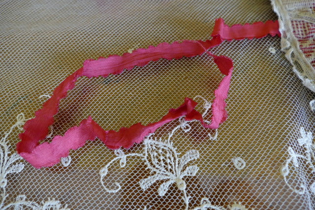Antiker Biedermeier Brustlatz ca. 1840 – Deutsches frühes viktorianisches Textil