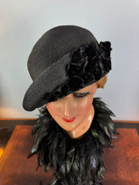 Antiker asymmetrischer Strohhut, England, ca. 1920