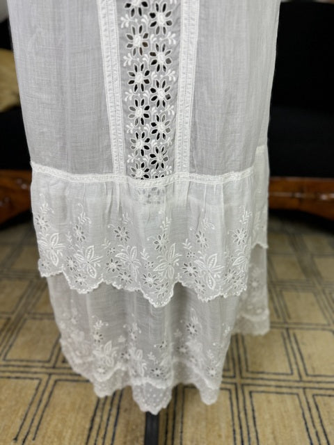 1913 American cotton lingerie summer dress with whitework embroidery, lace inserts and airy Edwardian silhouette, antique gown