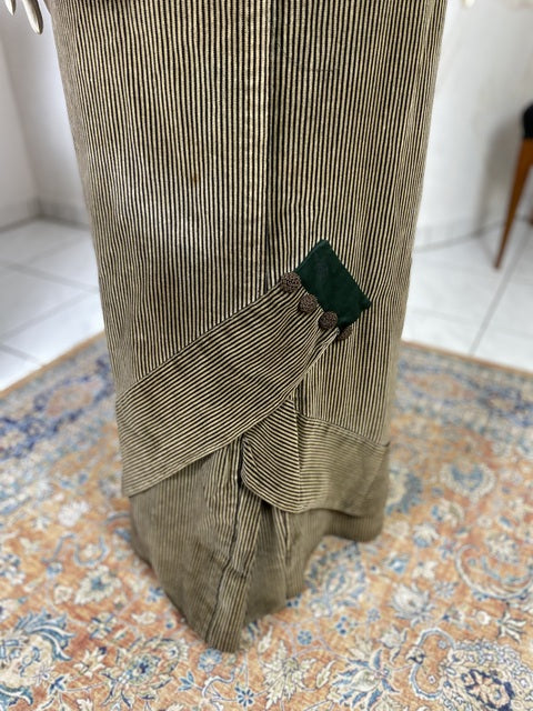 Antikes Edwardianisches Spazierkleid ca. 1912 – Gestreifte Mode des frühen 20. Jahrhunderts