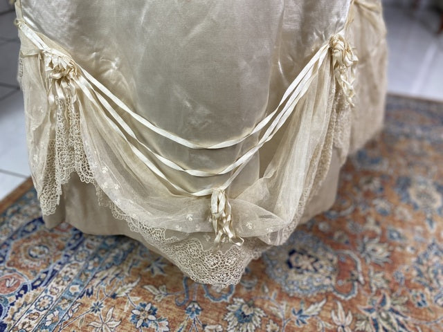Antikes Hochzeitskleid aus Seide, ca. 1901