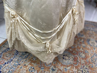 Antikes Hochzeitskleid aus Seide, ca. 1901