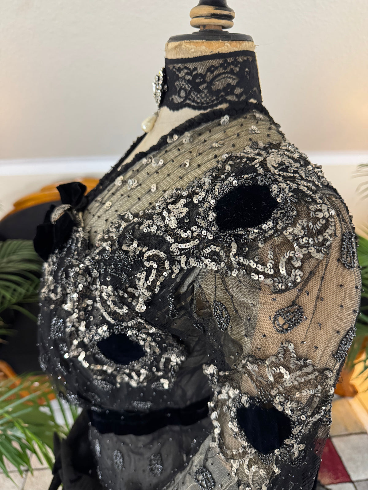Antique Parisian evening gown with lace, tulle, velvet, rhinestones and beadwork, Marc Walter Place Vendôme label, Belle Époque couture designed for candlelight