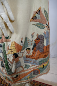 Ägyptische Revival Seidenjacke, ca. 1924 – Appliqué-Motive mit Sphinx, Skarabäus & Pyramide