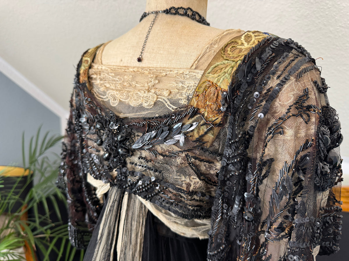 Antikes edwardianisches Abendkleid ca. 1906 – Seide, Spitze, Tüll & Brokat aus England