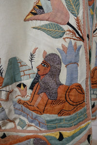 Ägyptische Revival Seidenjacke, ca. 1924 – Appliqué-Motive mit Sphinx, Skarabäus & Pyramide