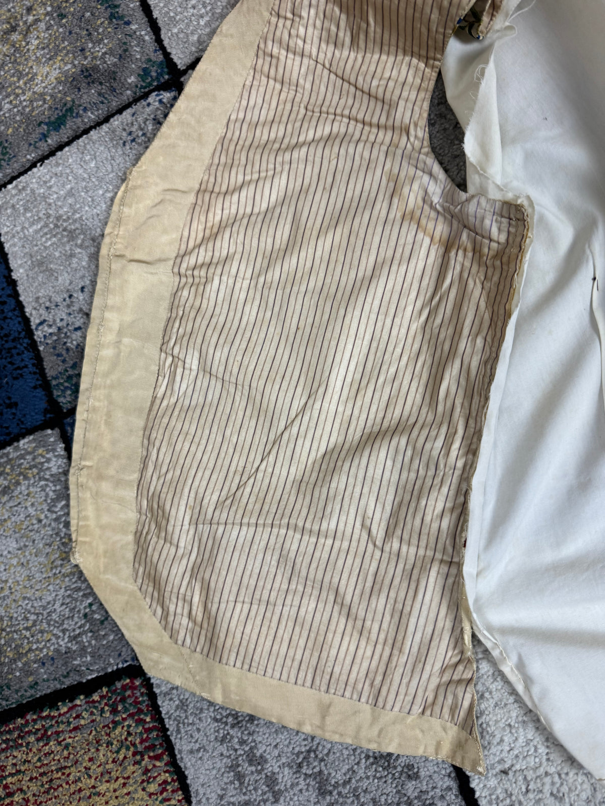 Cream Silk Embroidered Waistcoat, England ca. 1770 – Long‑Line Georgian Men’s Fashion