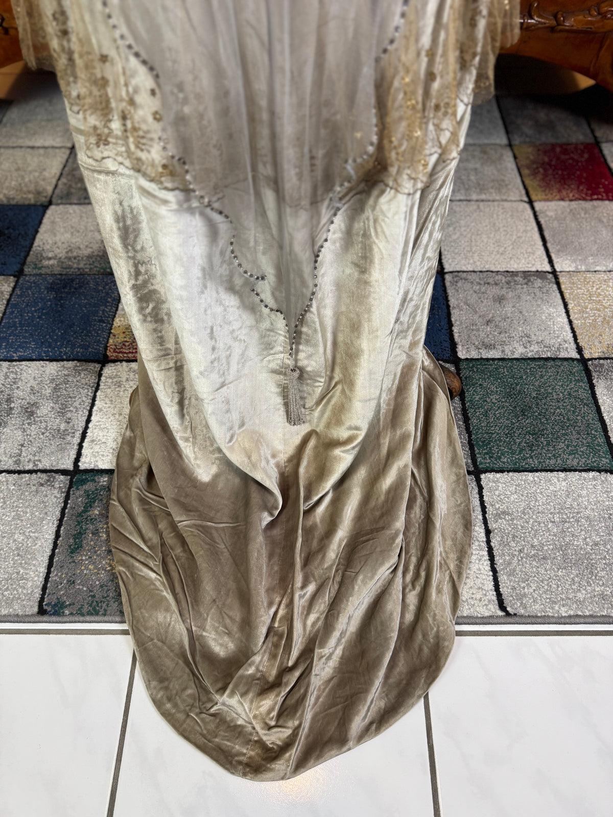 Antikes GUSTAVE BEER Abendkleid – Seidenchiffon &amp; Samt, Paris Couture ca. 1912