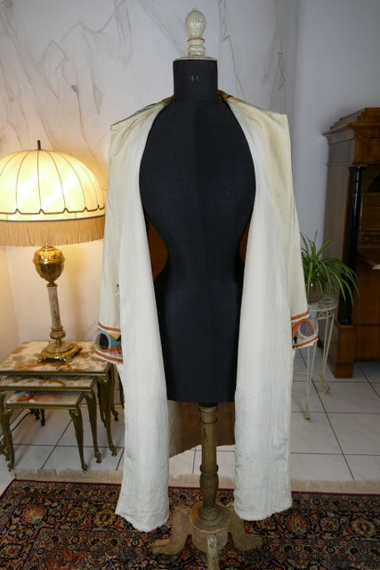 Ägyptische Revival Seidenjacke, ca. 1924 – Appliqué-Motive mit Sphinx, Skarabäus & Pyramide