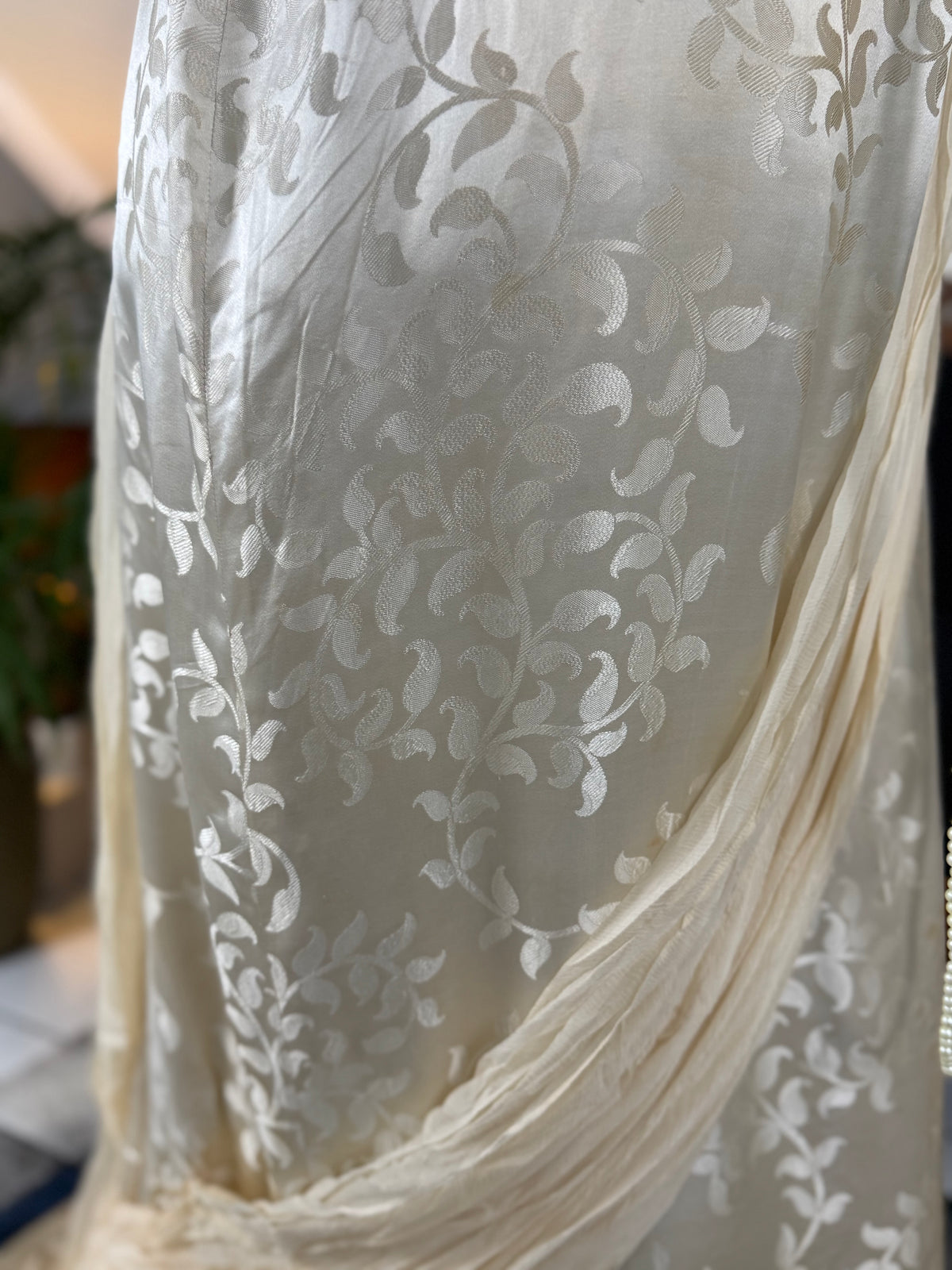 Evening Dress 1912 – Cream Silk Brocade with Lace & Crepe Drapes by M. E. Humble, Court Dressmaker, Lady Gillman Provenance