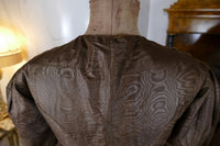 Antike Biedermeier Mutter-Tochter Moiré-Seiden-Nachmittagskleider, 1840er Jahre
