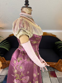 Antikes lilafarbenes Seiden-Ballkleid aus der viktorianischen Ära, ca. 1895