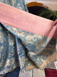 Robe à la Française aus blauem und cremefarbenem Seidendamast – authentisches Kleid aus dem 18. Jahrhundert, ca. 1770
