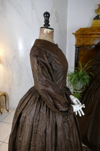 Antike Biedermeier Mutter-Tochter Moiré-Seiden-Nachmittagskleider, 1840er Jahre