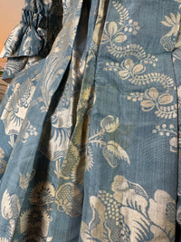 Robe à la Française aus blauem und cremefarbenem Seidendamast – authentisches Kleid aus dem 18. Jahrhundert, ca. 1770