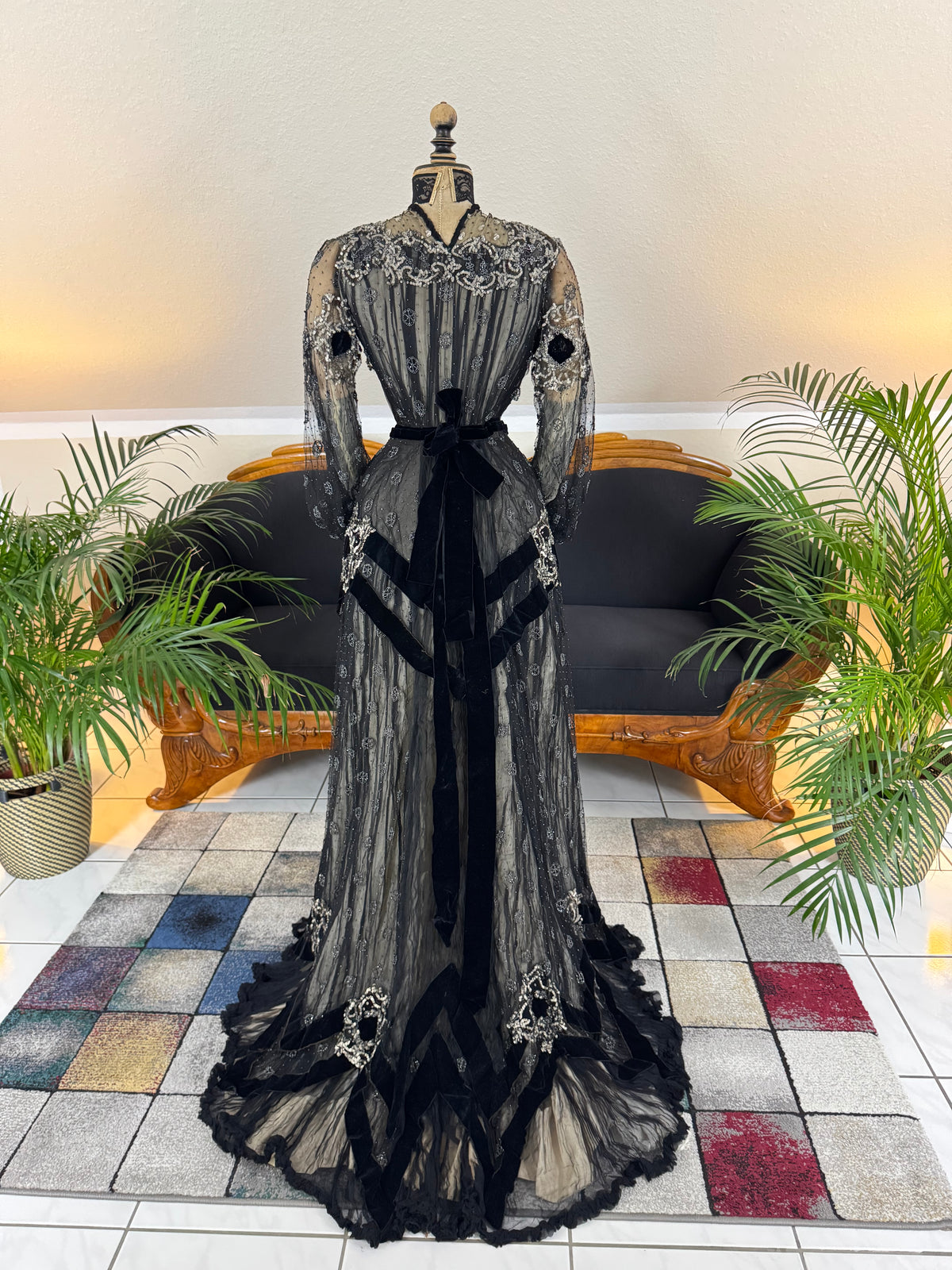 Antique Parisian evening gown with lace, tulle, velvet, rhinestones and beadwork, Marc Walter Place Vendôme label, Belle Époque couture designed for candlelight