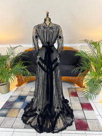 Antique Parisian evening gown with lace, tulle, velvet, rhinestones and beadwork, Marc Walter Place Vendôme label, Belle Époque couture designed for candlelight