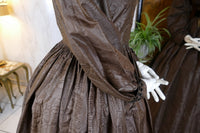 Antike Biedermeier Mutter-Tochter Moiré-Seiden-Nachmittagskleider, 1840er Jahre