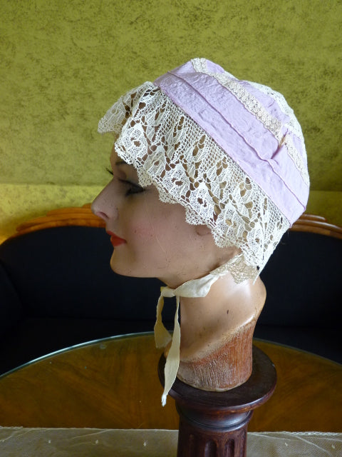 Fliederfarbene Boudoir-Mütze, 1920er Jahre