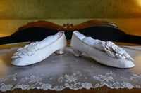 Antike Ziegenlederschuhe in Cremeweiß, ca. 1863–1870