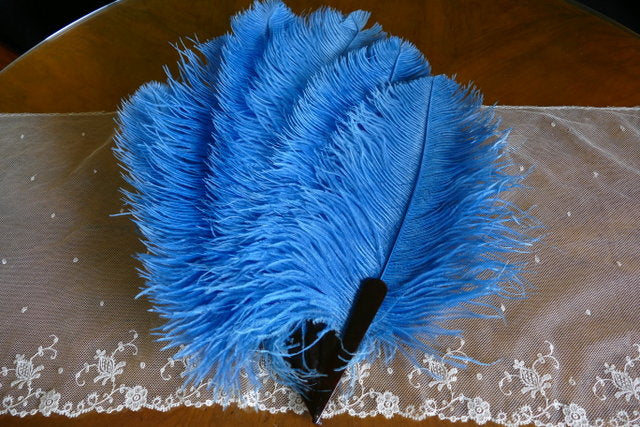 Blau schattierter Fächer aus Straußenfedern, 1920er Jahre