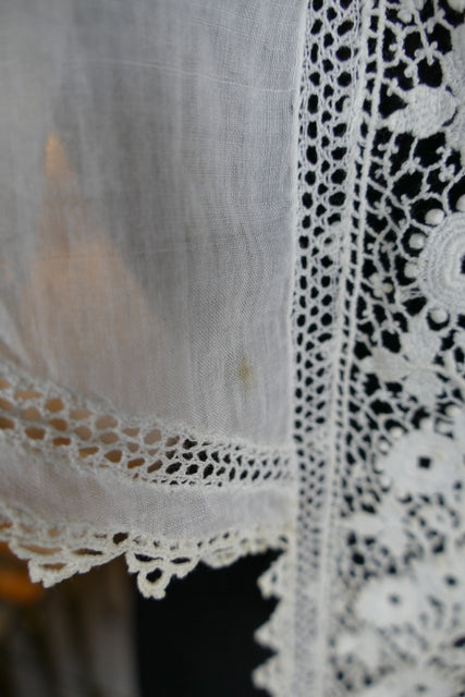 Jabot, um 1910