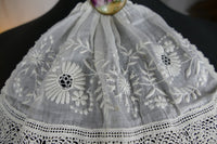 Antique Irish lace jabot with embroidered white muslin, early 20th century, delicate lace border