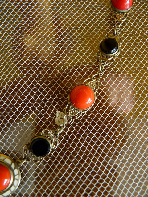 Art Deco Emaille Halskette aus schwarzem &amp; rotem Glas, 1920er