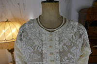 Antikes edwardianisches maltesisches Spitzen-Teekleid, ca. 1908