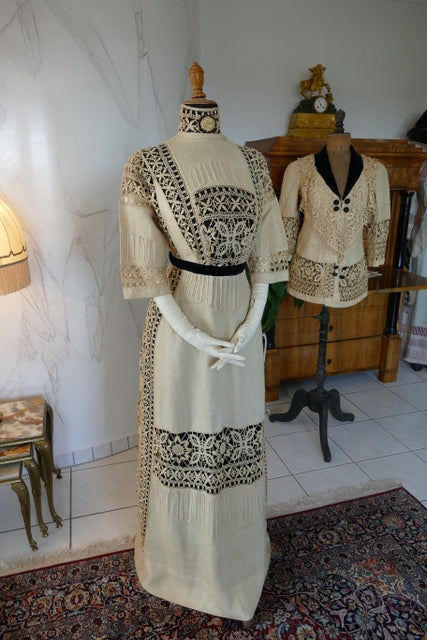 Edwardian linen walking ensemble, ca. 1906, two‑piece dress with jacket and decorative buttons, antique gown
