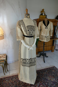 Edwardian linen walking ensemble, ca. 1906, two‑piece dress with jacket and decorative buttons, antique gown