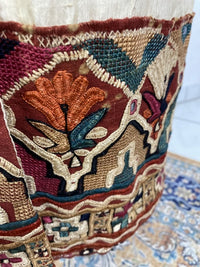 Antiker Wildseiden-Staubmantel, 1920er Jahre – Indische Stickerei & Spiegeldetails