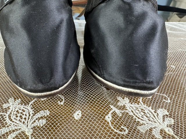 Spätbarocke Damenschuhe, 1730er–1740er Jahre – Seltene englische Seidenschuhe aus dem 18. Jahrhundert