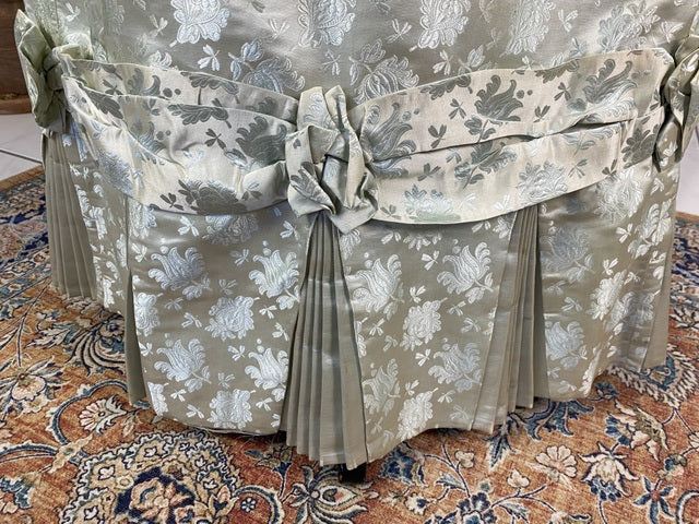 Antikes zweiteiliges Dinnerkleid aus Seidenbrokat, ca. 1898