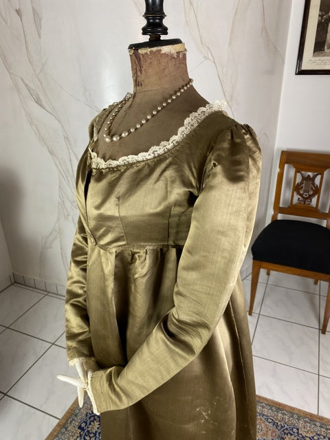 Empire-Seidenkleid, ca. 1805–1810