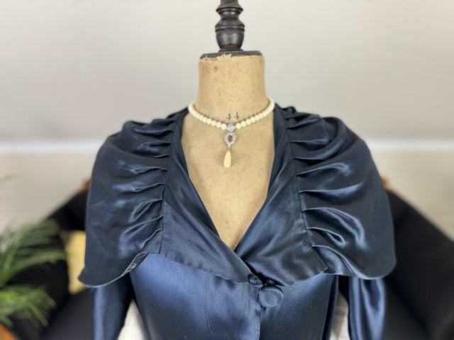 MARSHALL FIELD & Co. antique hooded cape, Chicago, ca. 1924, dark blue silk flapper cape