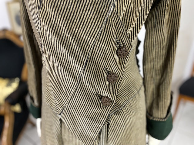 Antikes Edwardianisches Spazierkleid ca. 1912 – Gestreifte Mode des frühen 20. Jahrhunderts