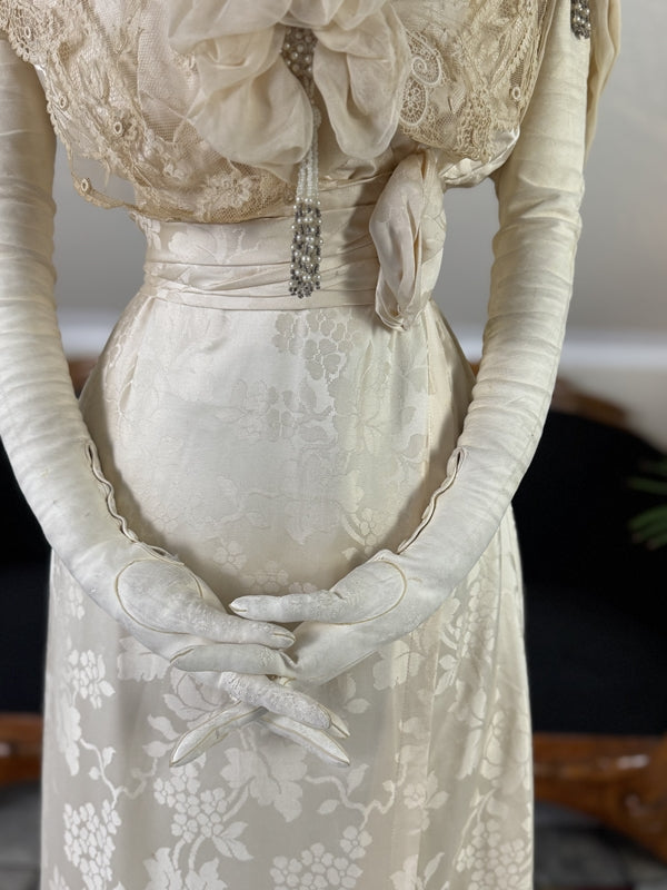 Antikes Hochzeitskleid aus der Titanic-Ära, ca. 1912