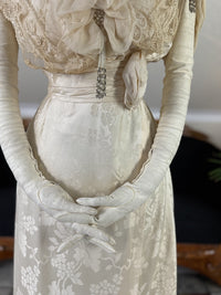 Antikes Hochzeitskleid aus der Titanic-Ära, ca. 1912