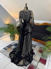 Antique Parisian evening gown with lace, tulle, velvet, rhinestones and beadwork, Marc Walter Place Vendôme label, Belle Époque couture designed for candlelight