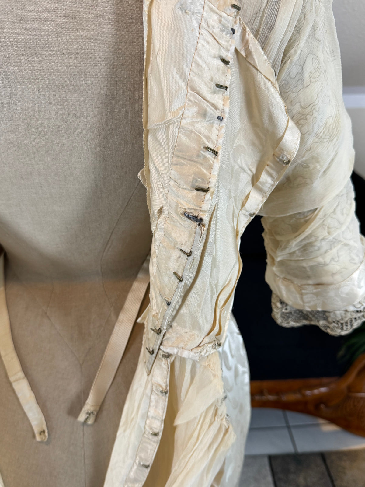 Evening Dress 1912 – Cream Silk Brocade with Lace & Crepe Drapes by M. E. Humble, Court Dressmaker, Lady Gillman Provenance