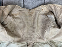 Rokoko Caraco 1750 – Blau-weiß geblümte Seide, Jacke im Reitstil